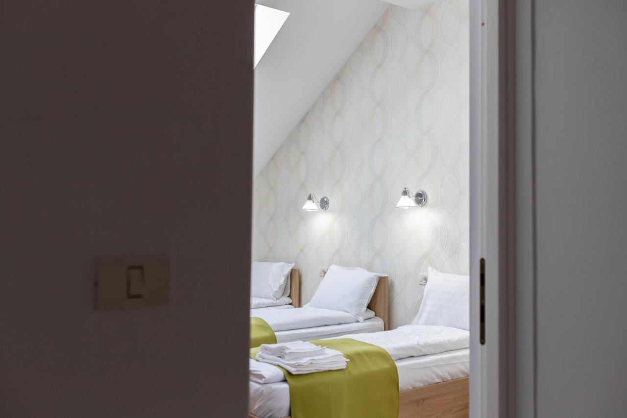 Marconi Guesthouse Хунедоара Экстерьер фото